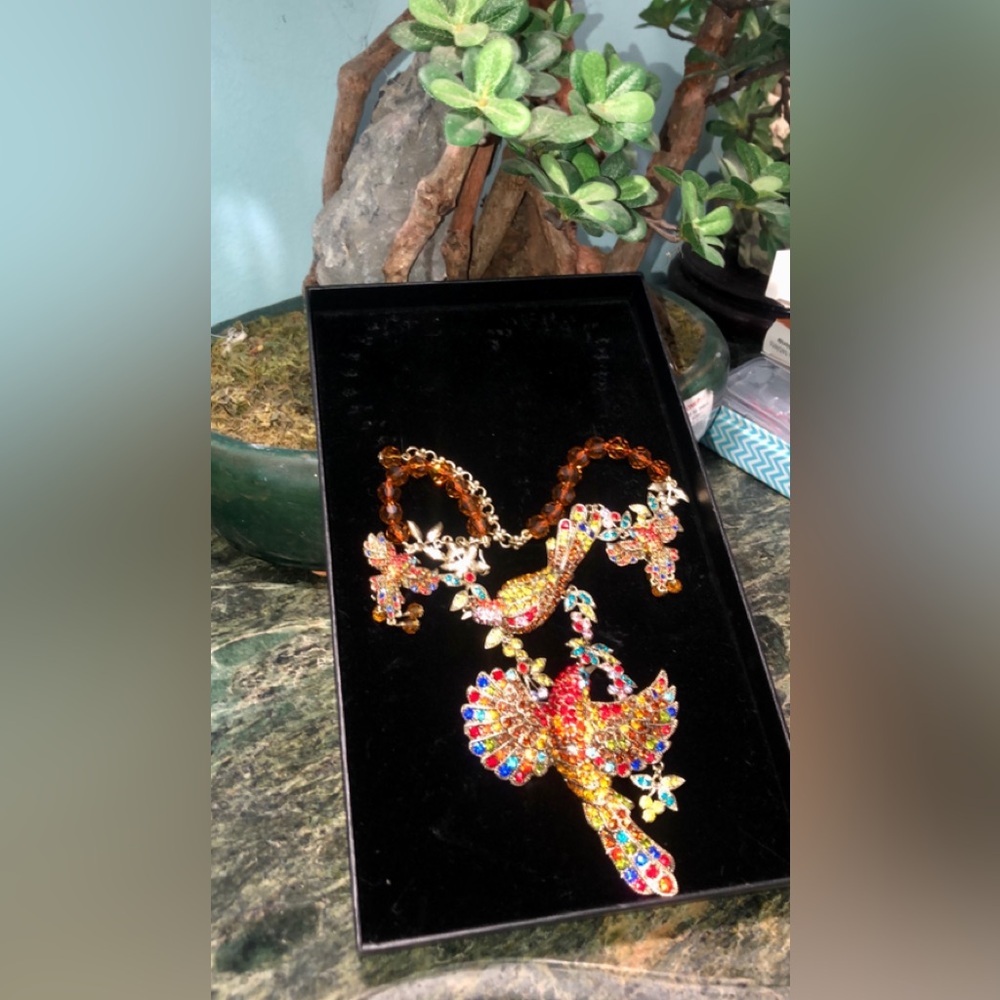 Heidi Daus “ Mary Poppins Come fly with Me” Bird Necklace and Earring Set - Picture 6 of 10